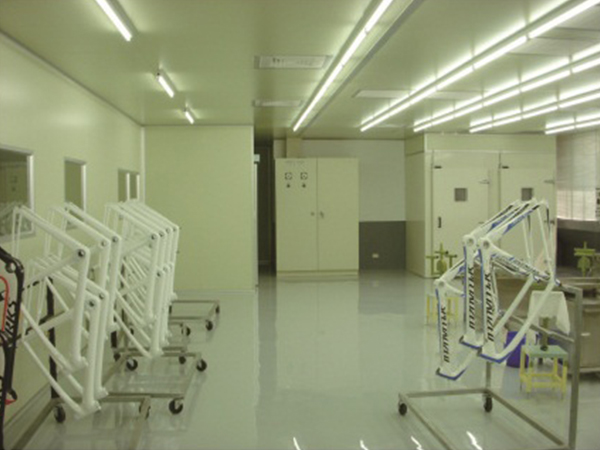 proimages/products/12Automatic_Produce/12-19Clean_room-coating/12-19-03Clean-room-coating-area.jpg